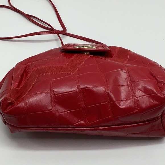 Red vintage embossed leather bag with gold brooch. Made in USA. Preowned - Picture 8 of 8